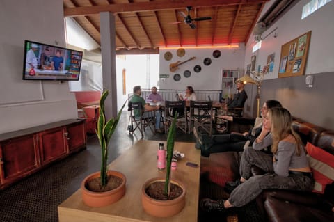 Communal lounge/ TV room, People, TV and multimedia, Living room