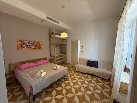 Bed, Photo of the whole room, towels
