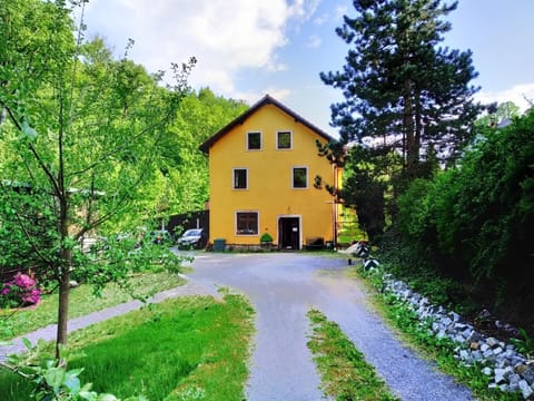 Garden, Parking