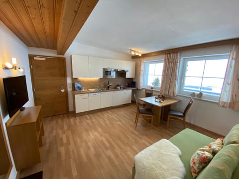 Kitchen or kitchenette, Living room