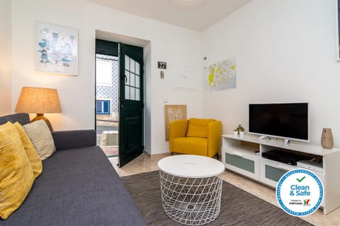 Property building, TV and multimedia, Living room
