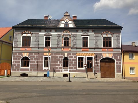 Facade/entrance