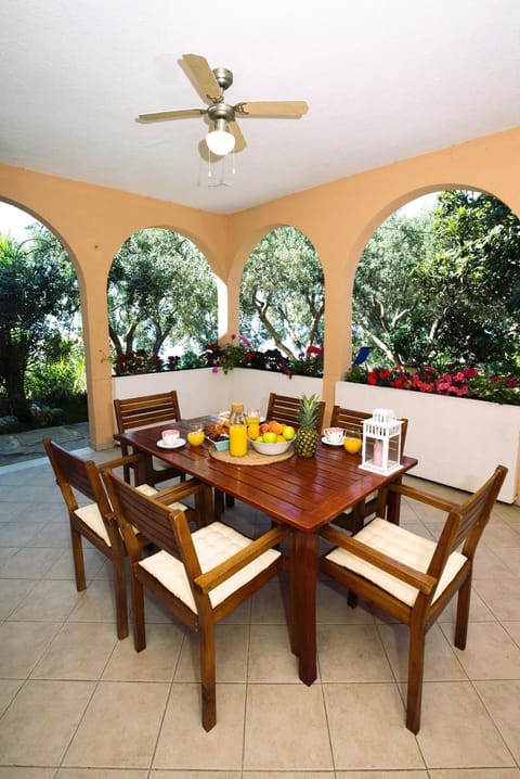 Natural landscape, Garden, Balcony/Terrace, Seating area, Garden view