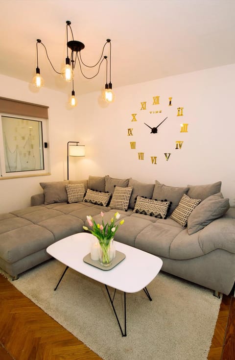 TV and multimedia, View (from property/room), Balcony/Terrace, Living room, locker, air conditioner