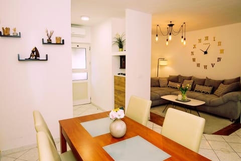 TV and multimedia, Living room, Dining area, locker, air conditioner