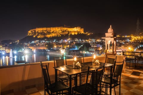 Restaurant/places to eat, Balcony/Terrace, Balcony/Terrace, Living room, Lounge or bar, On site, City view, Lake view