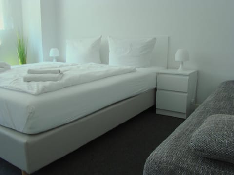 Bed, Photo of the whole room, Bedroom, towels