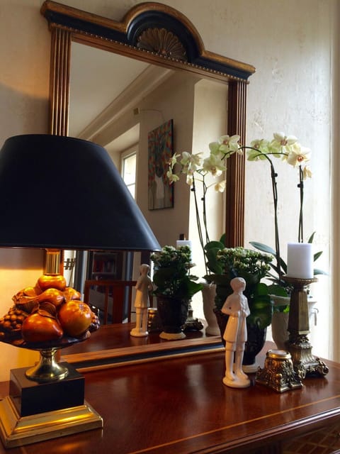 Lounge or bar, Decorative detail