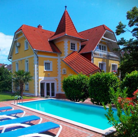 Property building, Balcony/Terrace, Swimming pool