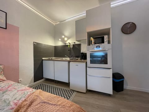 La garde Studio atypique Le Rocher, climatisation, belle décoration Apartment in French Riviera