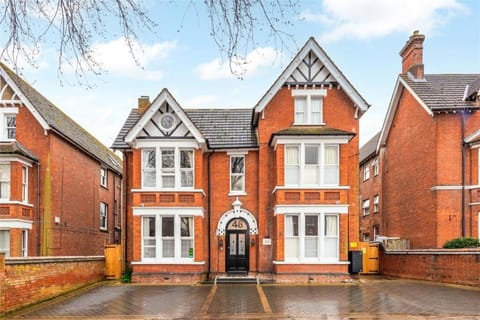 De Parys Guest House - Fully Airconditioned Bed and Breakfast in Bedford