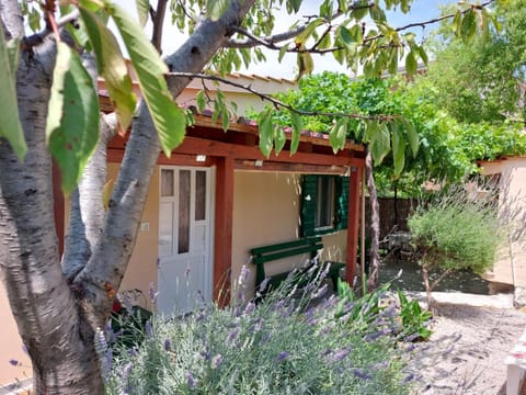 Apartment Taja, cijela kuća i vrt samo za vas Apartment in Split