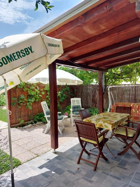 Apartment Taja, cijela kuća i vrt samo za vas Apartment in Split