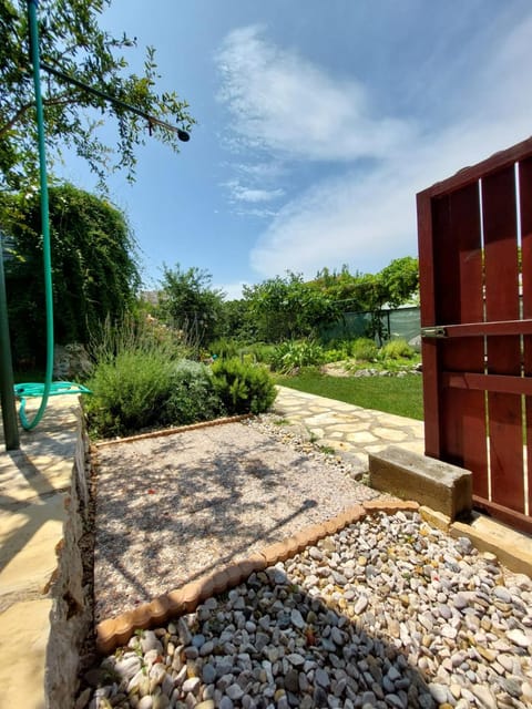 Apartment Taja, cijela kuća i vrt samo za vas Apartment in Split