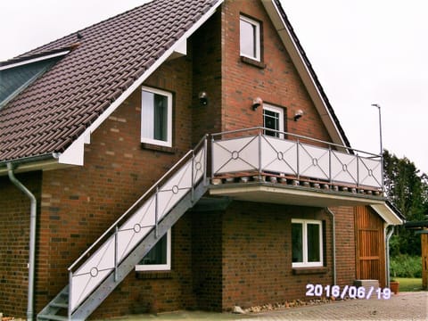 Facade/entrance, Balcony/Terrace