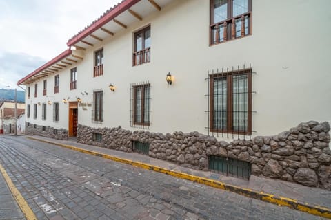 Facade/entrance