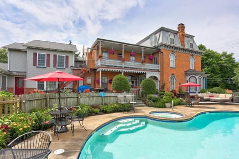 Property building, Garden view, Pool view, Swimming pool