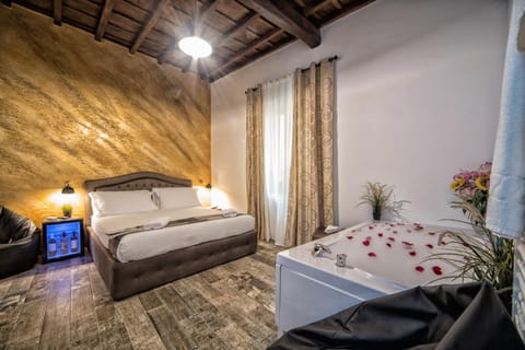 Hot Tub, Bedroom