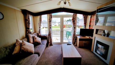 Stunning modern lodge House in Scotland