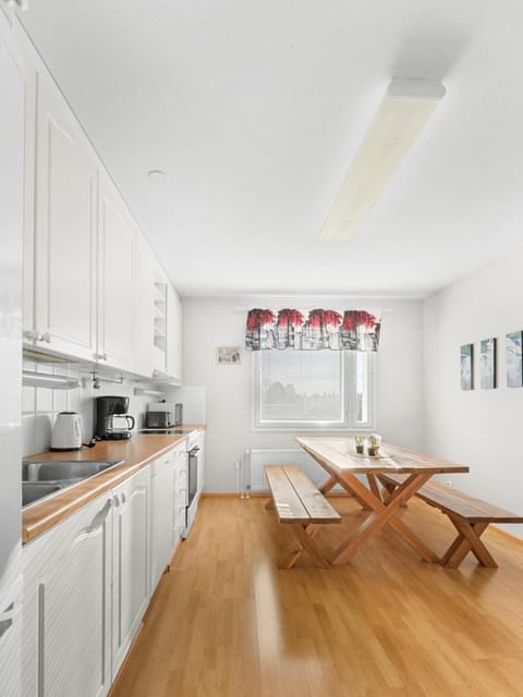 Kitchen or kitchenette, Dining area, dishwasher, oven, stove, toaster