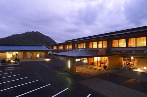 Facade/entrance, Night