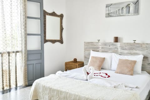Bed, Photo of the whole room, Bedroom, Breakfast, towels
