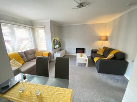 Paisley Central Apartment #2 Apartment in Paisley