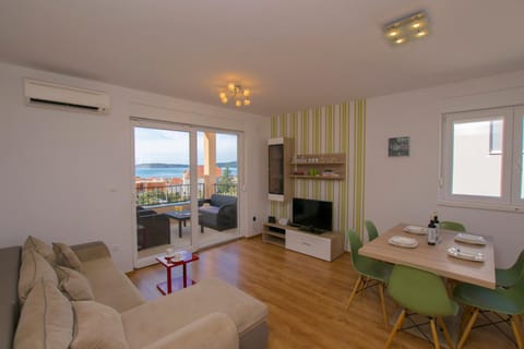 Living room, Dining area, Sea view