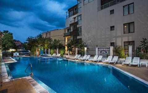 Swimming pool