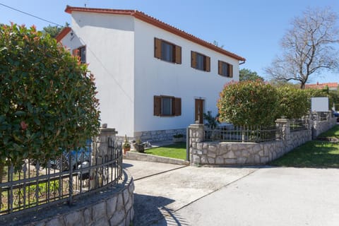 Property building, Patio, Facade/entrance