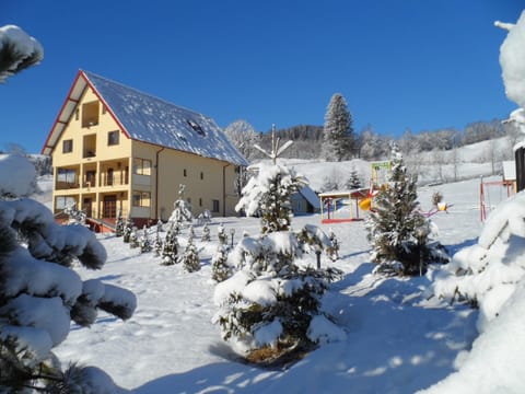Facade/entrance, Winter