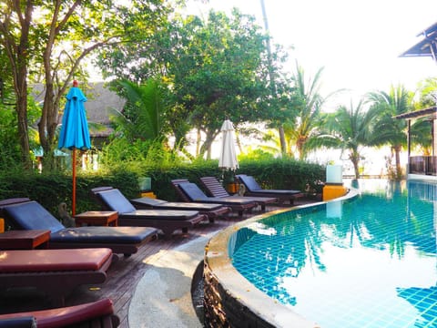 Garden view, Pool view, Swimming pool, Swimming pool, sunbed