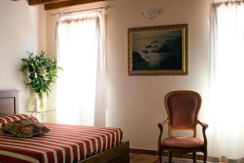 Day, Photo of the whole room