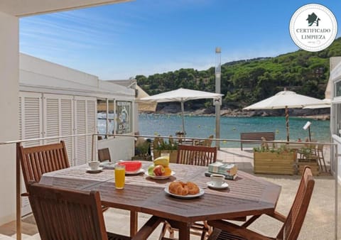 Patio, Restaurant/places to eat, Day, Natural landscape, View (from property/room), Balcony/Terrace, Food and drinks, Dining area, Food, Sea view, Breakfast