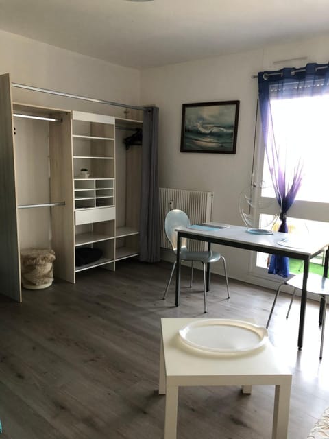 Studio Bord de Plage des Bas Sablons Saint Malo Apartment in St-Malo