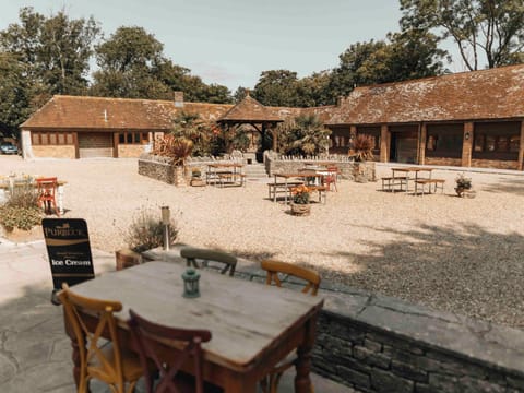 Property building, Restaurant/places to eat, Breakfast