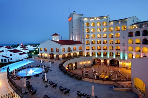 Facade/entrance, Swimming pool