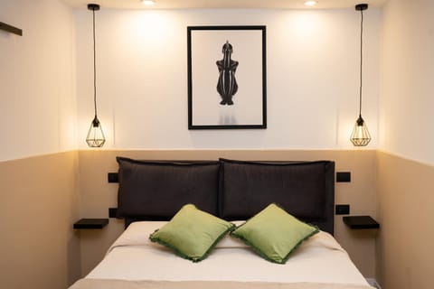Bed, TV and multimedia, Photo of the whole room, Bedroom, wardrobe, dryer