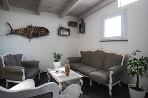 Restaurant/places to eat, Living room, Seating area, Breakfast