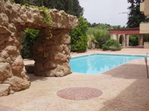 Swimming pool, Swimming pool