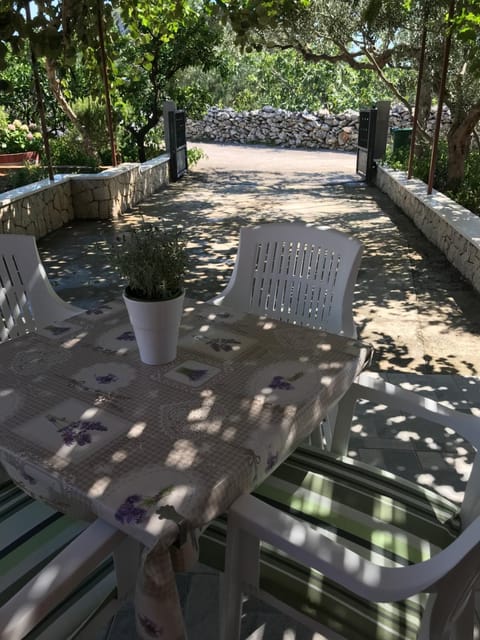 Apartman Mirjana with terrace and free parking Apartment in Šibenik-Knin County, Croatia