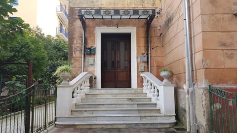 Facade/entrance