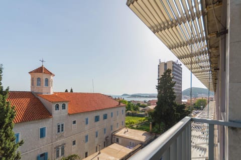 Nearby landmark, Neighbourhood, Balcony/Terrace, Other, On site, City view, Landmark view, Sea view, Sea view, Street view