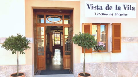 Facade/entrance