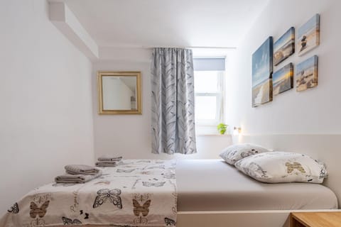 Bed, Photo of the whole room, Bedroom, towels, air conditioner