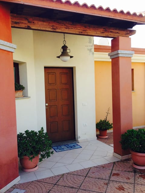 Facade/entrance, Balcony/Terrace