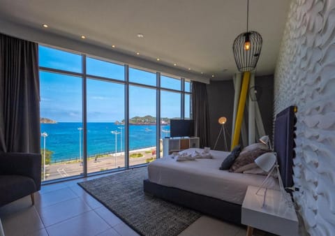 Photo of the whole room, Sea view
