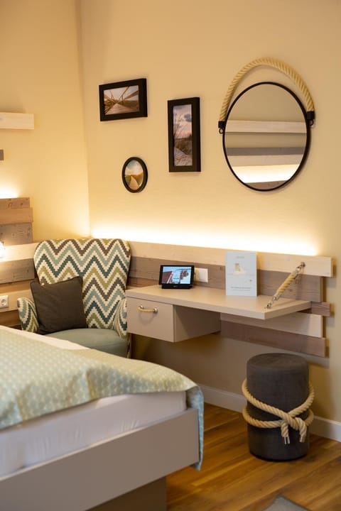 Photo of the whole room, Seating area