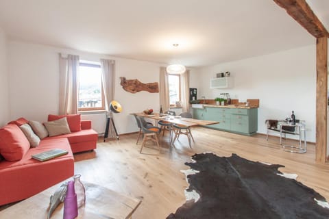 Kitchen or kitchenette, Living room, Seating area, Dining area