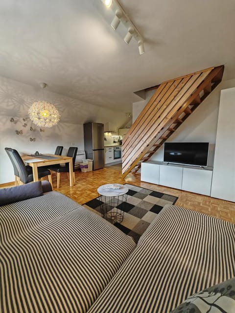 TV and multimedia, Kitchen or kitchenette, Living room, Dining area